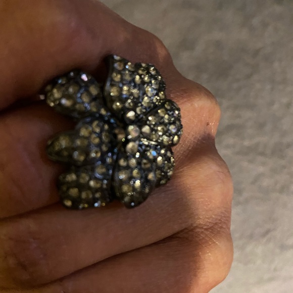 Ring - Picture 3 of 4